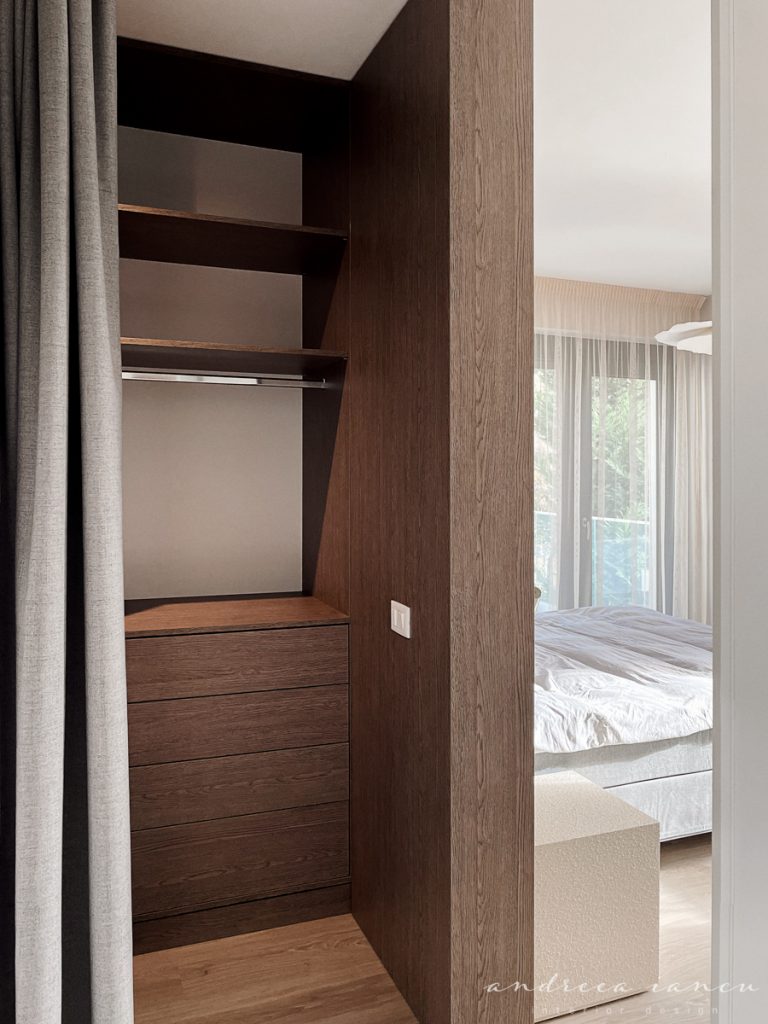 Dressing detail view.